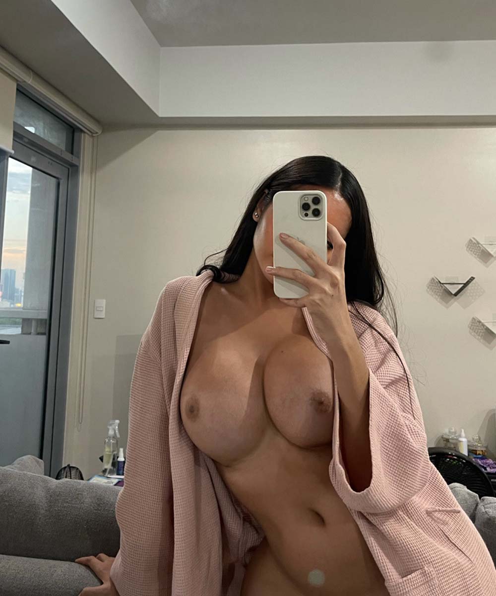 Angela Castellanos naked in Melbourne
