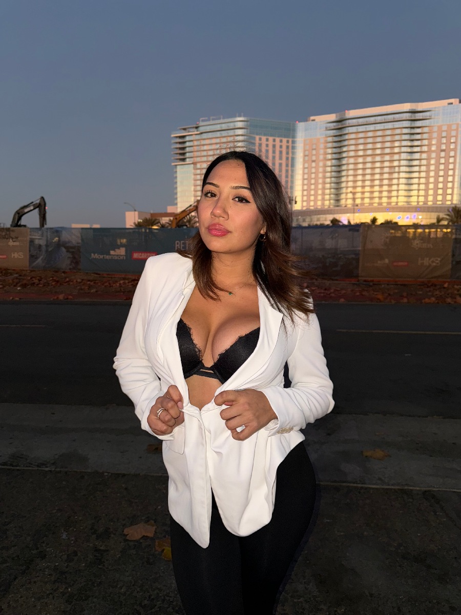 Take a pause and enjoy Ali Cruz — streaming from Melbourne