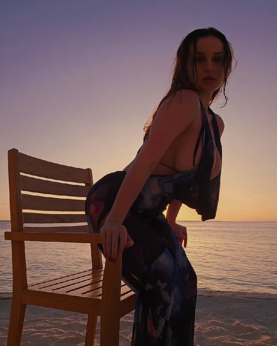 Sexy girl Miranda Faith nude in Melbourne